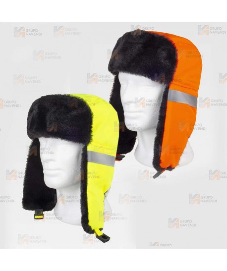 Gorro con orejeras abatibles, forrado de pelo y acolchado