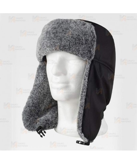 Gorro con orejeras abatibles, forrado de pelo y acolchado color negro y gris