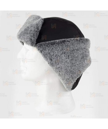 Gorro con orejeras abatibles, forrado de pelo y acolchado color negro y gris