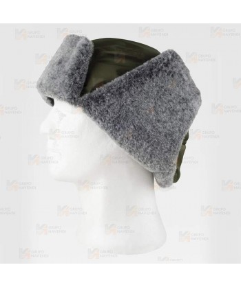 Gorro con orejeras abatibles, forrado de pelo y acolchado color verde caza