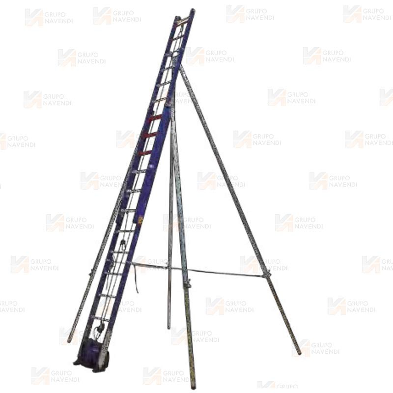 Escalera con 4 patas para uso sobre postes o estructuras no seguras