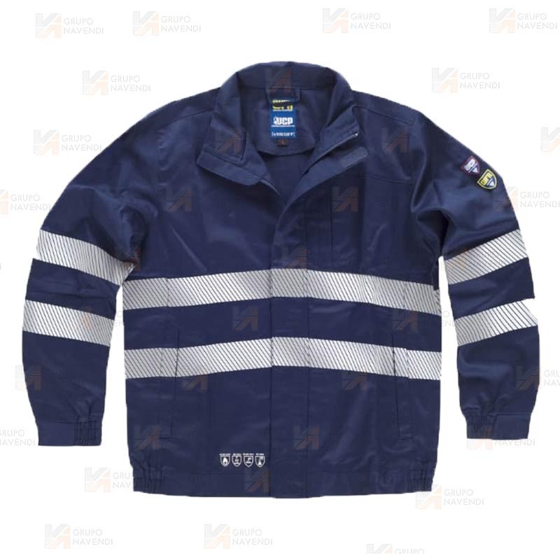 Cazadora ignífuga con protección a productos químicos y cintas reflectantes color azul marino