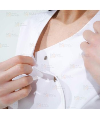Casaca sanitaria cruzada y manga corta para mujer