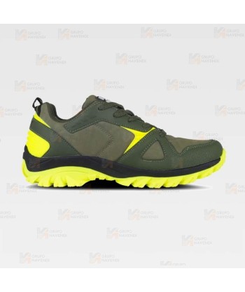 Zapatilla tipo trekking combinada y con cordones
