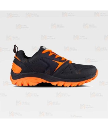Zapatilla tipo trekking combinada y con cordones