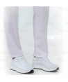 Zapatilla sanitaria de punto con cordones color blanco