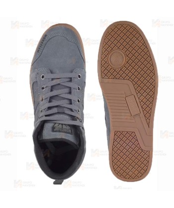 Zapatilla abotinada de serraje con cordones